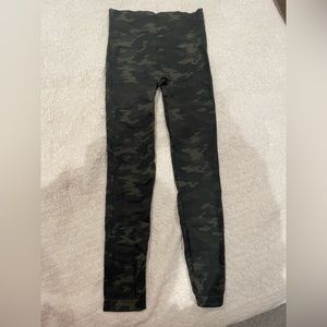 Camo Spanx leggings size small